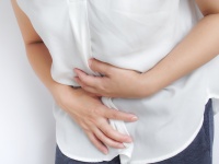胃が痛いときにお茶を飲んではいけない。春の胃不調、やりがちな間違いと日々の胃ケア