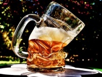 膀胱が勝手にアルコールを醸造してしまう。一切お酒を飲まない女性の尿からアルコールが検出