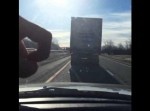 高速道路でノロノロ運転する車を一瞬で排除する方法が判明？