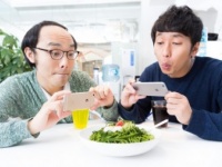 BBQや旅行にも！　休日に職場の人と遊びに行く男性は●割