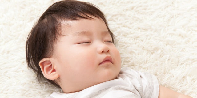 寝ている赤ちゃん