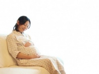 「妊娠」のイメージをひと言で表すと？⇒「円満」「我慢」「奇跡」