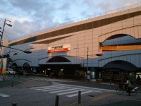 岸和田駅( Hideyuki KAMONさん撮影,Flickrより)