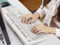 働く女子の意識調査！　日本人は働きすぎだと思う？　「NO……21.1％」その理由とは