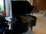 気になる…　プーチン大統領のピアノの腕前は！？