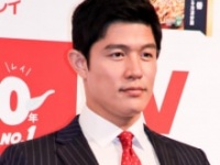 鈴木亮平