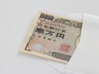 もし1万円が落ちていたら……？　「こっそり自分のものにする」女子⇒●％!!