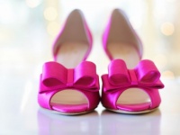 【今日やろ】靴底に〇〇を貼るだけで濡れた路面で滑りにくくなる？　警視庁がツイートした簡単なライフハックが話題に