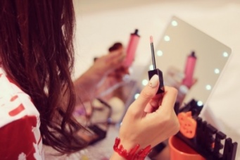 大人の女性が隠し持った変身願望と向き合う“ハロウィン”という日