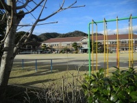 郷野小学校（ToshiJaponさん撮影、Wikimedia Commonsより）