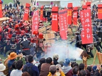 ガチ甲冑合戦の1シーン（写真は、日本甲冑合戦之会提供）