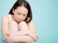 ベッドに生理の血、○○の流し忘れ……！　彼の家で「やらかしちゃった！」恥ずかしいコト4つ