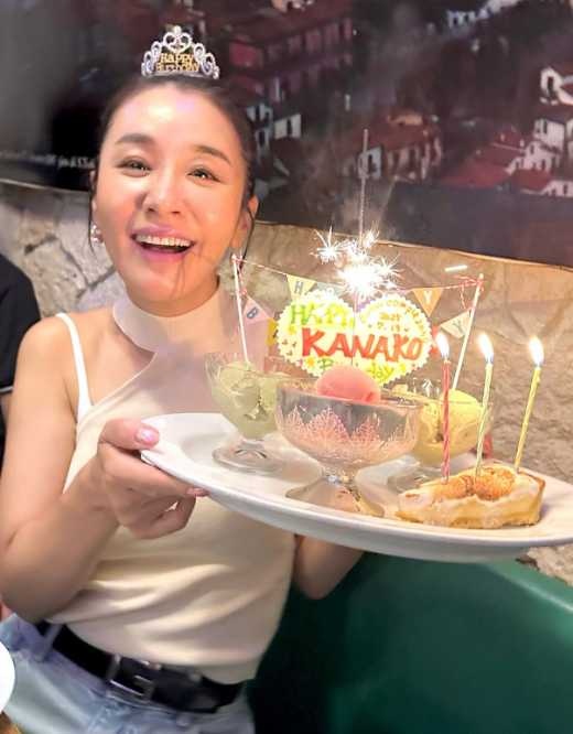 Instagram:鈴木紗理奈(@munehirovoice)より