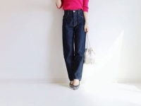 ボーイッシュなデニムは、ピンクの薄手ニットでレディに格上げ　＃東京365日コーデ