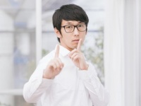 男性がトイレで「ついやってしまう」こと・6つ