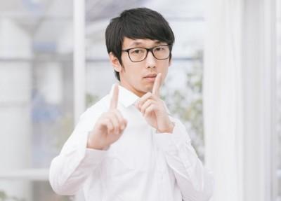 男性がトイレで「ついやってしまう」こと・6つ