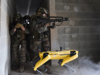 あの犬型ロボット「スポット」がフランスで軍事訓練を開始