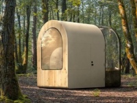 森の中の一軒ブース。3Dプリントのワンルームオフィスで新たなリモートワーク環境を実現