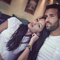 Couple in love looking trough window of a coffeeshop