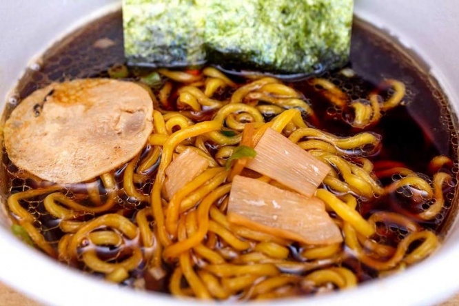 サンヨー食品「サッポロ一番 麺家いろは 富山ブラック」