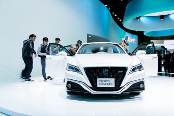トヨタ「CROWN Concept」発表！新型クラウンに日本のサルーンの風格と未来を見た【東京モーターショー最新情報】