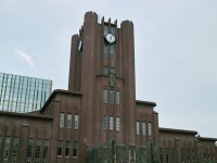 入試日の東大で配られる「予想問題集」とは（Keiichi Yasuさん撮影。flickrより）