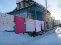 みなさん寒波とか言いますけど、シベリアはこうですから。ロシア、シベリアにおける冬の洗濯物。