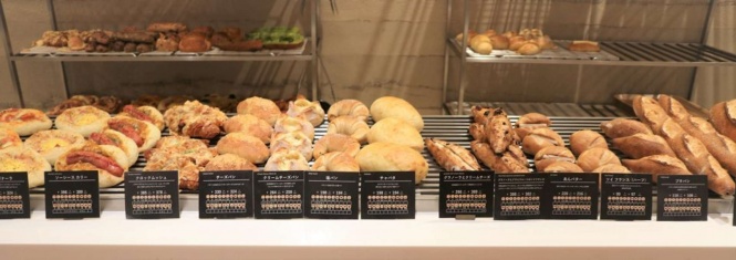 館内にあるパン屋の焼き立てパンがめちゃくちゃおいしい......ここに住める......