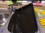 洗い物を放置していた結果、日本庭園にある“アレ”がキッチンに爆誕！
