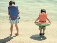 「娘と息子を連れて行った海水浴。私がトイレに行っている間に、2人の子供たちが沖に流されて...」（千葉県・70代男性）