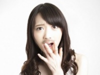 ちょ、口のまわり!!　「男性ホルモンが多そうだな」と思う女性・6選