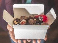 え、どういうつもり!?　バレンタインにチョコはもらったけど、告白がなかった場合に男性が思うこと3つ！