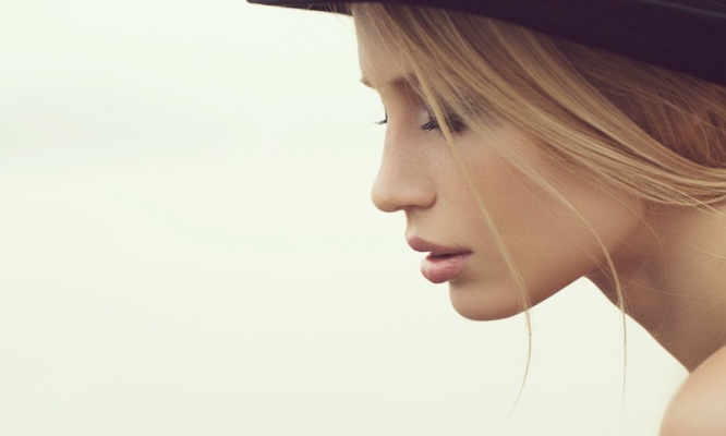 「引きずる」女が「引き寄せ」るための4つの方法