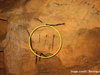2万年前の古代洞窟壁画に描かれた点や線が最古の文字である可能性