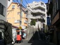念仏坂（くーさんさん撮影、Flickrより）