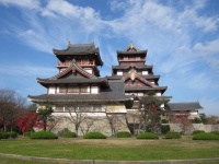 伏見城 模擬大天守、小天守（Thomas vanierschotさん撮影、Wikimedia Commons