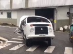 これはレッカー移動するしかない車がいると思ったら…