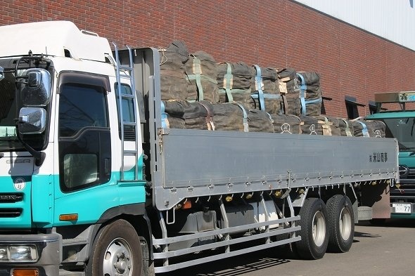 シーズン中は、ひっきりなしに芋が搬入される