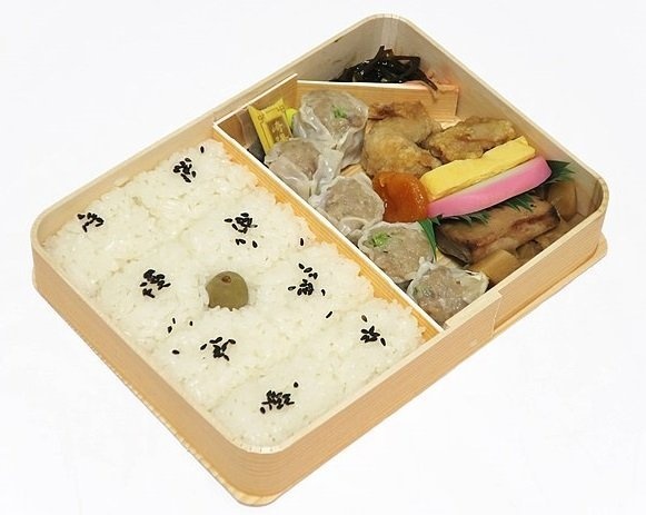 崎陽軒のシウマイ弁当(Qurrenさん撮影、Wikimedia Commonsより)