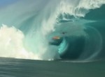 【海コワすぎ】プロサーファーは大波にのまれてしまった