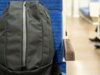 「指定席に荷物を置く隣の女性。妻が『お願い』すると、強烈な言葉が飛んできて...」（東京都・50代男性）