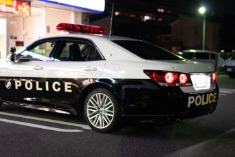 コンビニで『下半身露出』　市立中学校教師(23)逮捕　ズボンをおろして【女児に見せつける…】