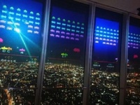 現実の夜景とゲームが融合