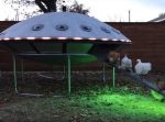 毎日ニワトリがさらわれる！？　UFO風のニワトリ小屋！