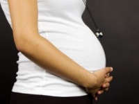 ＜赤ちゃんロボット＞は10代の妊娠を促す？（shutterstock.com）