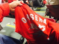 生観戦していたカープファンが脱ぎ捨てた大瀬良Tシャツ。直筆の「笑」の文字が物悲しい…