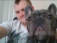 闘病生活を続けていた飼い主が亡くなって約15分後、愛犬もこの世を去る（イギリス）