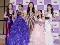 鈴木陽菜さん、アディカリ夢さん、伊藤桜子氏、伊藤凛さん、竹中友花さん