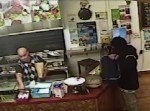 銃を持った強盗がやってきた⇒　スルーして作業を続けるｗｗ