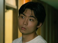 映画『他人は地獄だ』　監督が語る八村倫太郎(WATWING)の魅力　「ドキッとするようなりりしい表情」